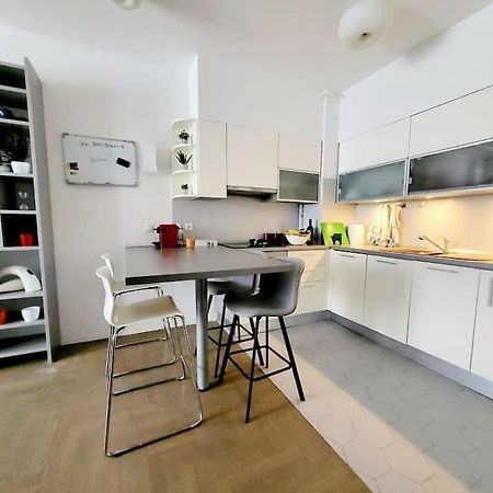Urban Oasis: Stylish Retreat Appartement Zagreb Buitenkant foto