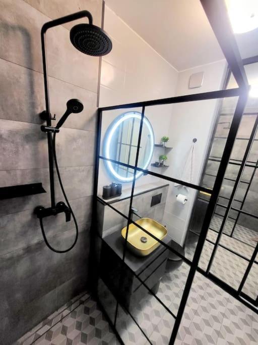 Urban Oasis: Stylish Retreat Appartement Zagreb Buitenkant foto