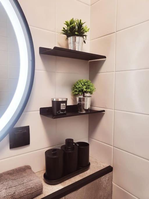 Urban Oasis: Stylish Retreat Appartement Zagreb Buitenkant foto