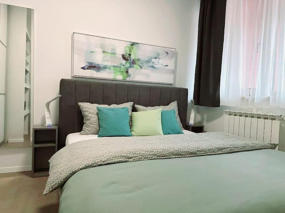 Urban Oasis: Stylish Retreat Appartement Zagreb Buitenkant foto