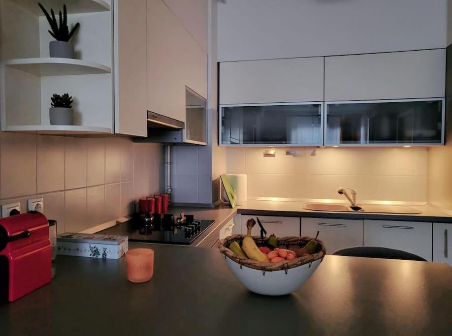Urban Oasis: Stylish Retreat Appartement Zagreb Buitenkant foto
